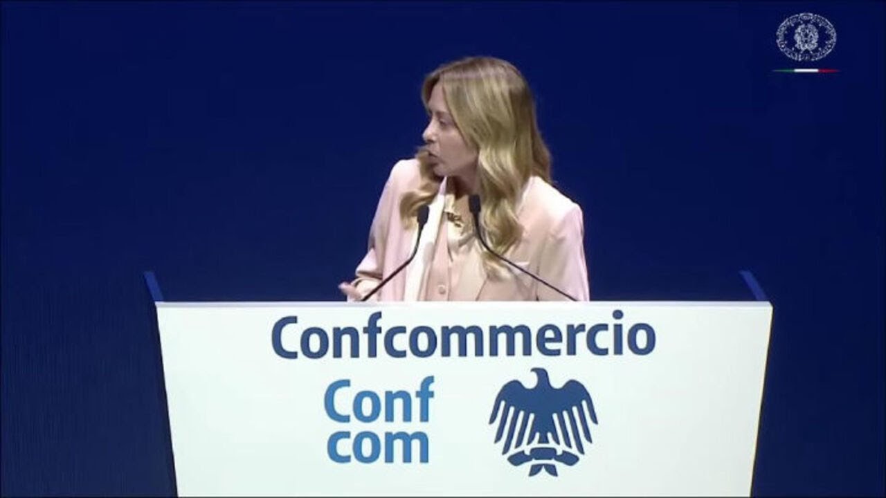 Meloni: Se vedete una foto della premier mezza nuda voglio che ci sia scritto ‘Fatto con Ia’