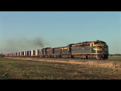 Australian Trains: Container train departs Echuca with Historic Diesels.  Thur 03/03/12