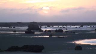 preview picture of video '[HD] 佐和田の浜の夕日　伊良部島　日本の渚100選 SAWADA BEACH'