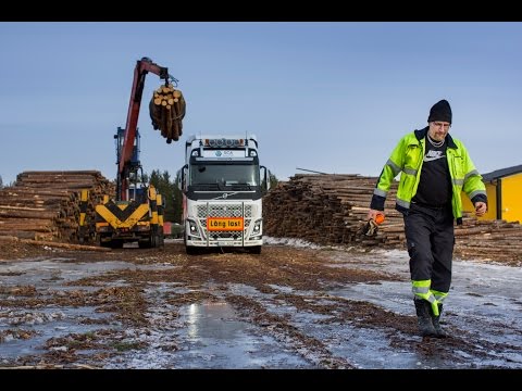 Volvo Trucks - A 30 metre and 90 tonne FH16 timber truck in northern Sweden - Driver’s World (E05)
