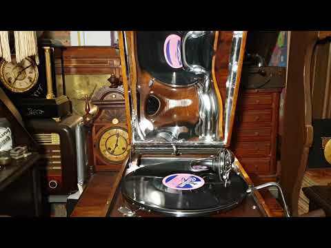 Bugle Call Bop. The Steve Race Bop Group. Paxton 78rpm. HMV 102 Portable Gramophone Phonograph