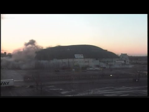 #VintageKSDK: 21 years ago today, the St. Louis Arena came tumbling down