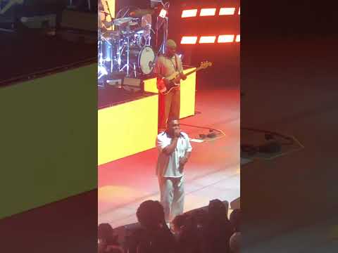 Baco Exu do Blues e Young Piva cantam Limão Siciliano na Concha Acústica