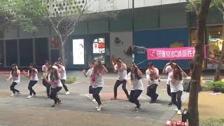 內湖高中極舞社和明倫高中熱舞社快閃信義區 創意熱舞宣導