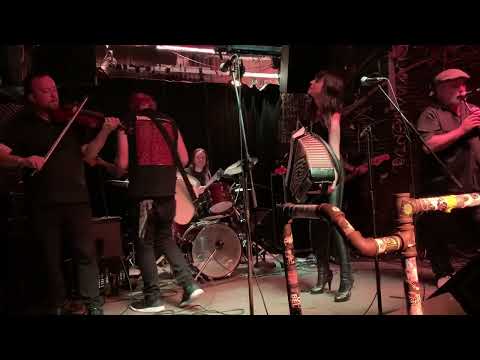 The Mahones - The hunger & the fight (Live)