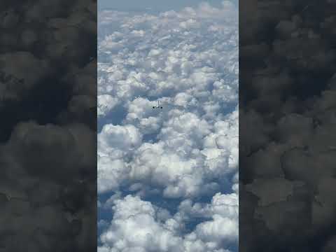 Ja viu um avião cruzando com outro no meio do céu!? Nós a 39 mil pés e o outro avião passou a 38 mil