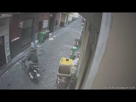 Rapina nell'Antica Latteria a Napoli