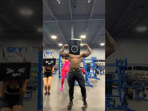 BIG SPEAKER MAN FLEXING!!😳