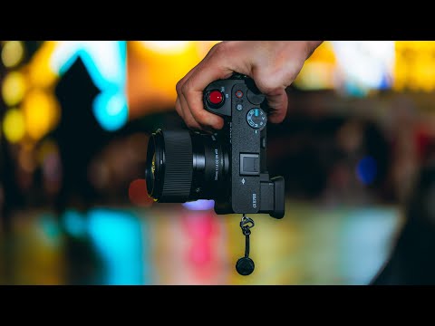 SONY A6700 POV NIGHT CITY STREET PHOTOGRAPHY! [LONDON]