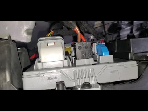 Mercedes Benz: Rear SAM Module on a Mercedes Benz | Mercedes SAM module Programming :