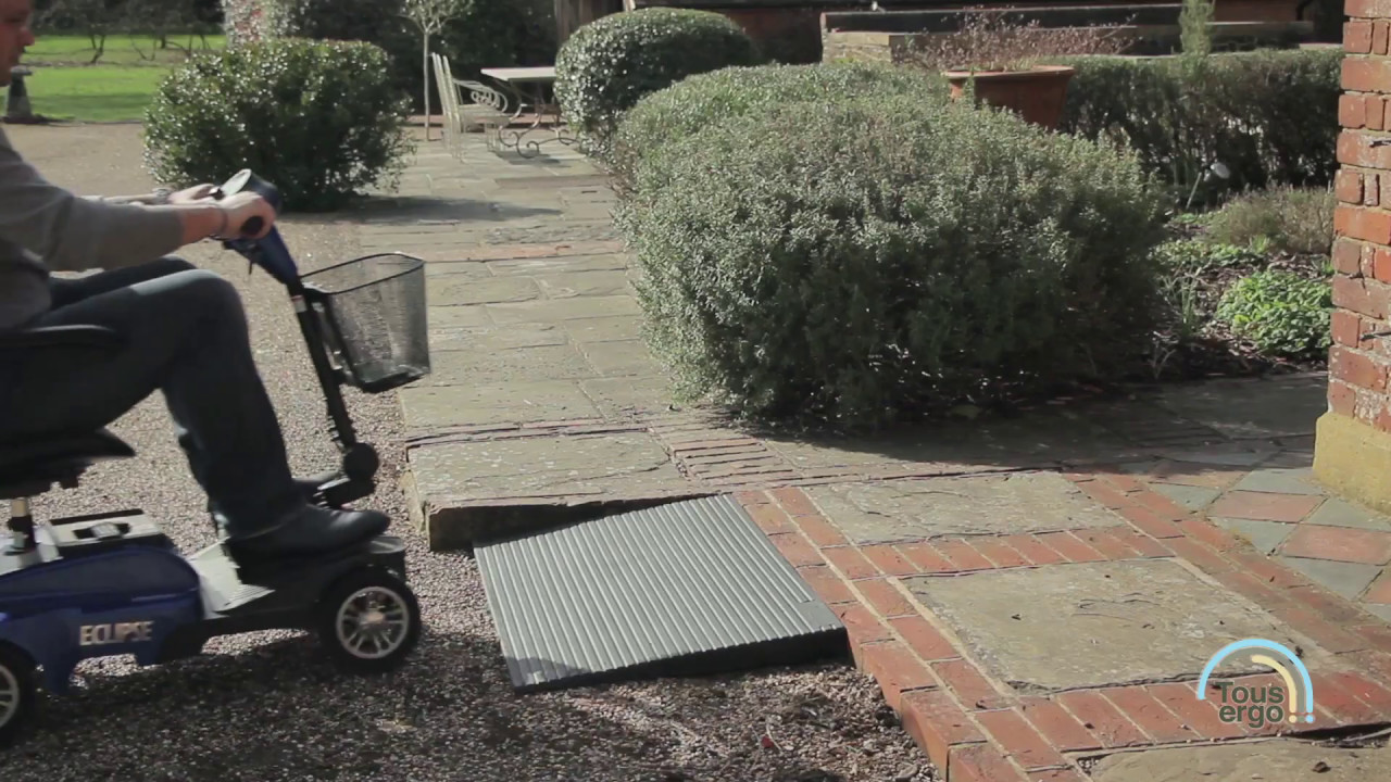 Rampe de seuil en caoutchouc droite - faciliter la montée de marches ou de bordures pour les PMR