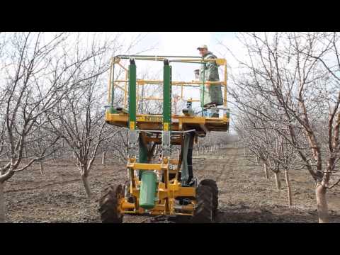 Самоходна платформа- за бране и резитба.