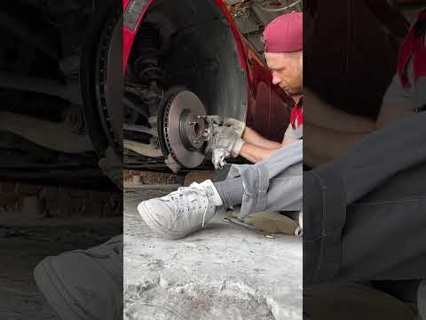 Mazda MX-5 ND front brakes replacement