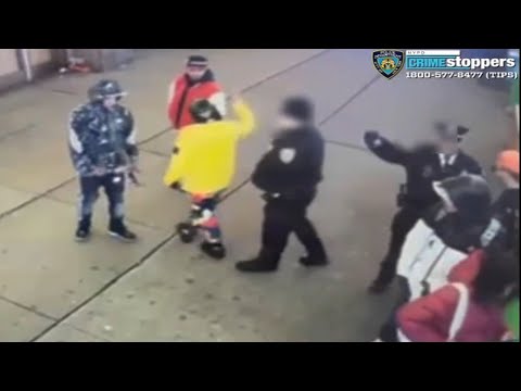 Video shows multiple men attack NYPD officers