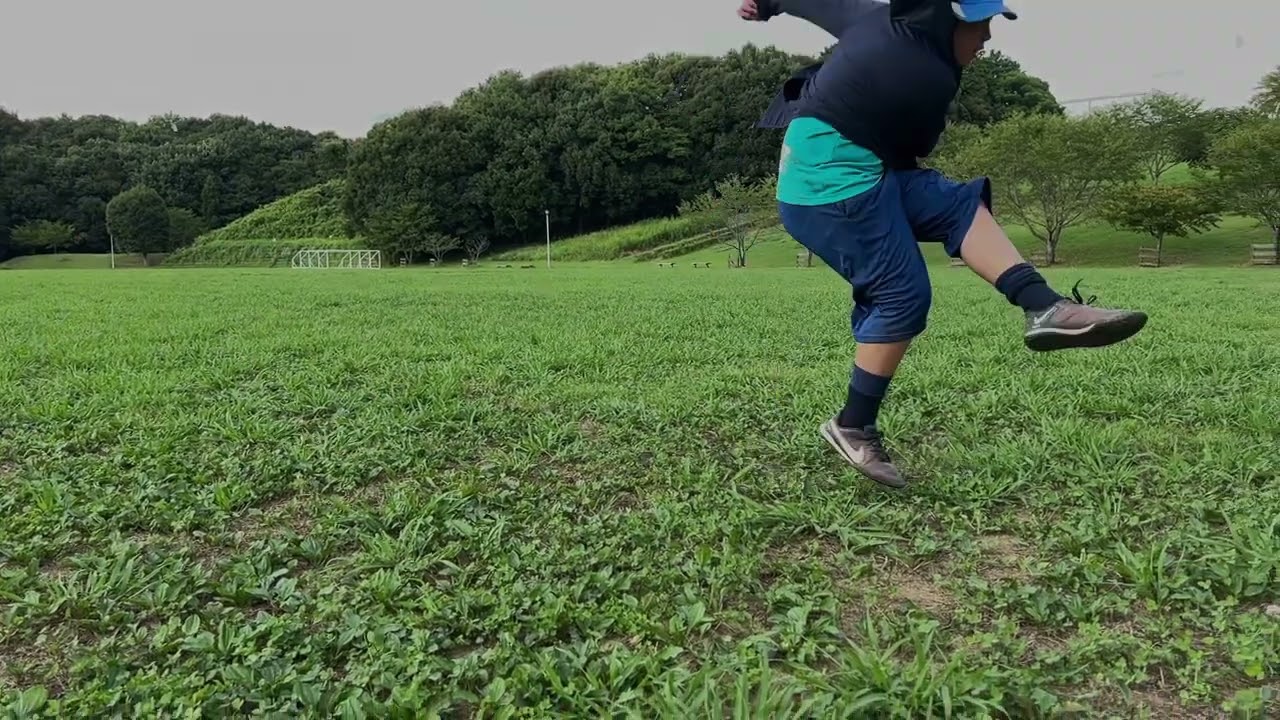 小4男子のロングキック練習