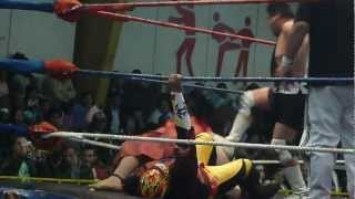 preview picture of video 'Cholita wrestling, La Paz (travelola.org)'