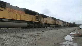 preview picture of video 'UP 8197 ballast train north [XQ]'