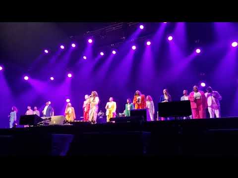 Berget Lewis x ZO! Gospel Choir - Better Days (Ziggo Dome, 20-4-2022)