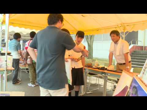 秋田大学オープンキャンパス2016【テント村での研究説明】