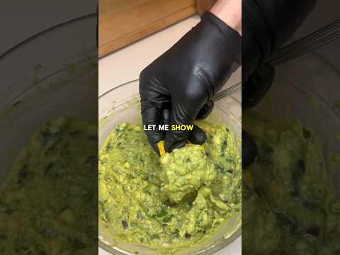 Chipotle’s Guacamole 🥑🌶️ recipe ⬇️ #guacamole #guacamolerecipe #chipotle #mealprep #dinner