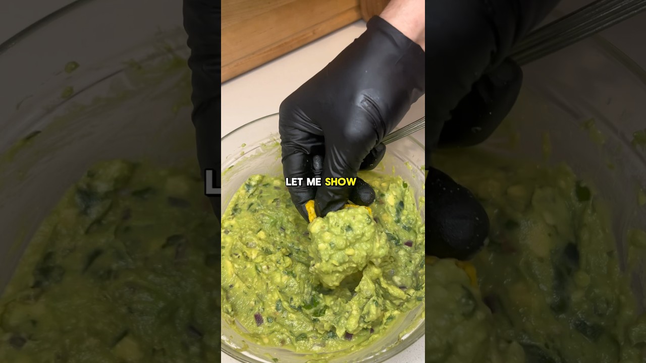 Chipotle’s Guacamole 🥑🌶️ recipe ⬇️ #guacamole #guacamolerecipe #chipotle #mealprep #dinner