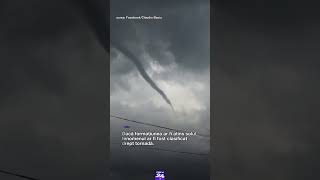 Fenomen meteo spectaculos pe ceruldin Ploiești: un nor-pâlnie s-a format întimpul unei furtuni
