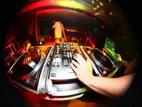 Maya Vibes - Pousse Le Son