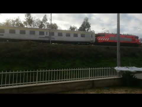 Passagem desconhecida de uma Locomotiva 2600 + carruagem Sorefame, em Vila Meã