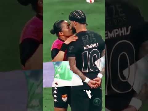 Memphis Depay and The Referee Again #football #soccer #referee #viralvideo #memphisdepay #kiss