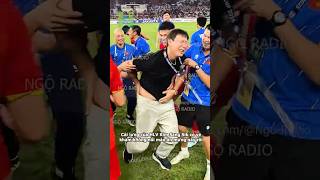 Download lagu Coach Kim Sang Sik throws out his back celebrating Vietnam U23's win mp3
