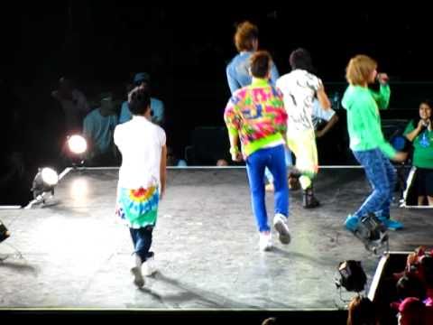 [FANCAM] SHINee - Replay [SM Town Live 2010 in LA Staples Center 100904]