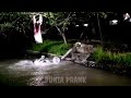 Prank Gangguin Mama Muda Lagi Mandi