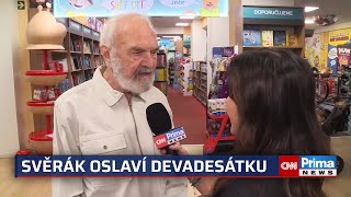 Svěrák má skoro v 90 letech stále skvělou formu. Zas tak mi to nepálí, vtipkoval