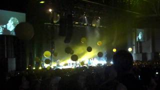 Coldplay - Yellow - Live at Clark County Amphitheater