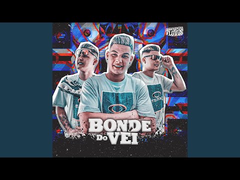 Sentando Fumando Narguilé