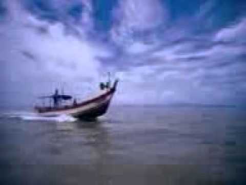 Perahu Menepi Di Tepian Pantai Bahari