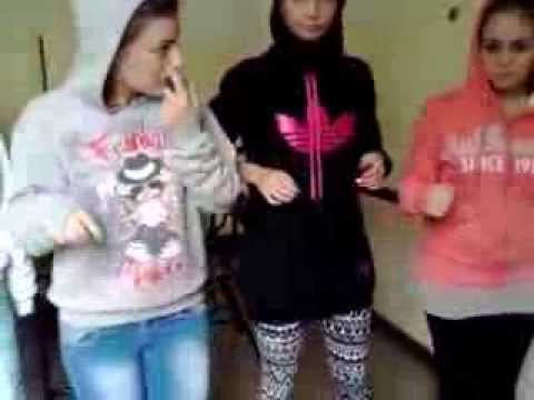 SMOKE WEED EVERYDAY (cristina,aurora,simona,alessia)