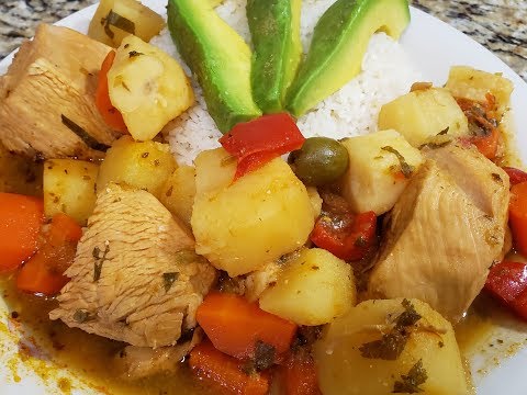 Pollo Guisado (Puerto Rican Chicken Stew)