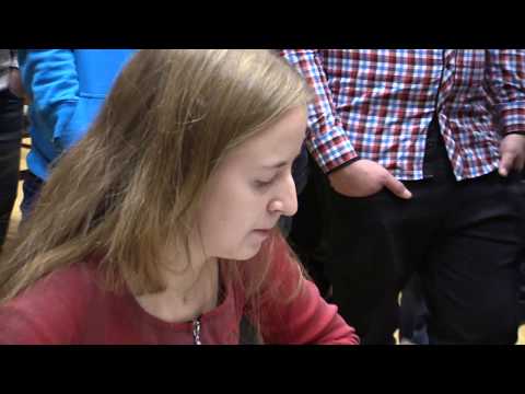 študentky SŠ 4.3.  Karin Majirská  - WFM Stella Sáňková 1/2:1/2