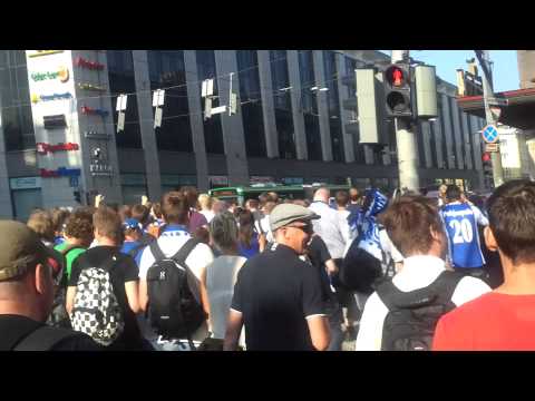 HJK-fanien marssi Tallinnassa 23.07.13