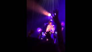 Sleater-Kinney &quot;Modern Girl&quot; ending at Hollywood Palladium