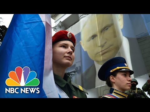Crimean authorities stage flash mob to mark Russian annexation