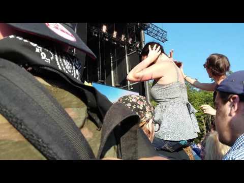 CHVRCHES - Leave A Trace @ Firefly Music Festival 2016