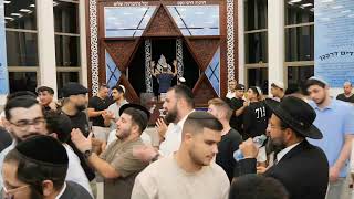 הרב אייל עמרמי - למה אתה מחפש את הרע? | מוצ"ש אמונה (הרב אייל עמרמי) - התמונה מוצגת ישירות מתוך אתר האינטרנט יוטיוב. זכויות היוצרים בתמונה שייכות ליוצרה. קישור קרדיט למקור התוכן נמצא בתוך דף הסרטון