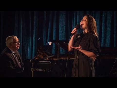 "Pusnakts putns" - dzied Elza Rozentāle, pie klavierēm Maestro Raimonds Pauls