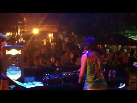 DJ Larissa Lahw no FDS Weekend em Araxá-MG