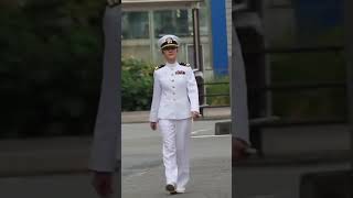 容姿端麗　女性海軍大尉　アメリカ第７艦隊　軍楽隊