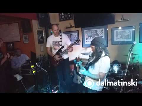 Dino Rađa na gitari