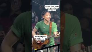 Download lagu Moment Ariel Noah Maen Gitar diatas Panggung #ariel #arielnoahfans #arielnoahterbaru #arieldanbcl mp3