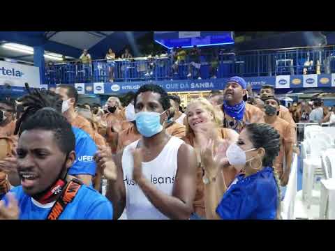 Portela 2022: canto da comunidade no ensaio de quadra